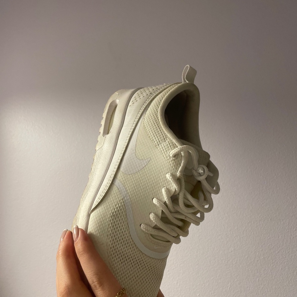 white nike thea